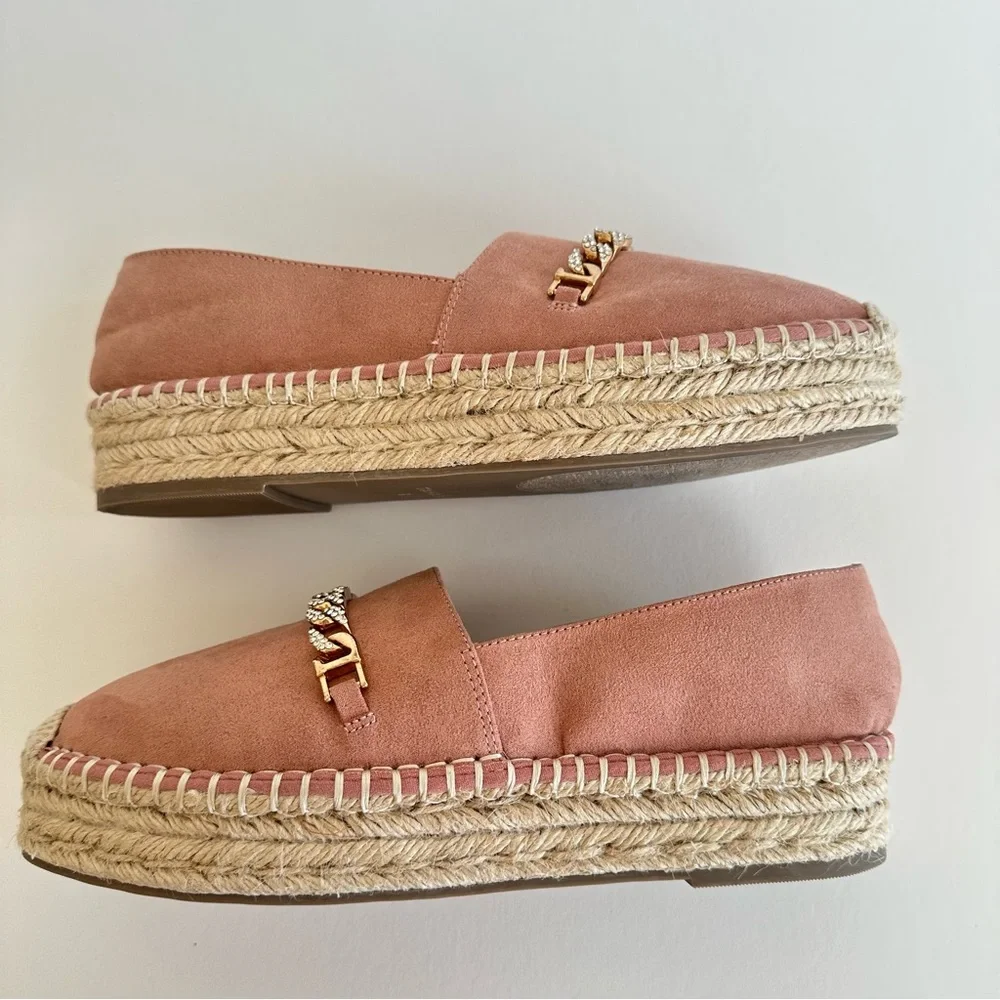 NEW Tahari Brooklyn Pink Faux Suede Cuban Gold Chain Platform Espadrilles Size 8